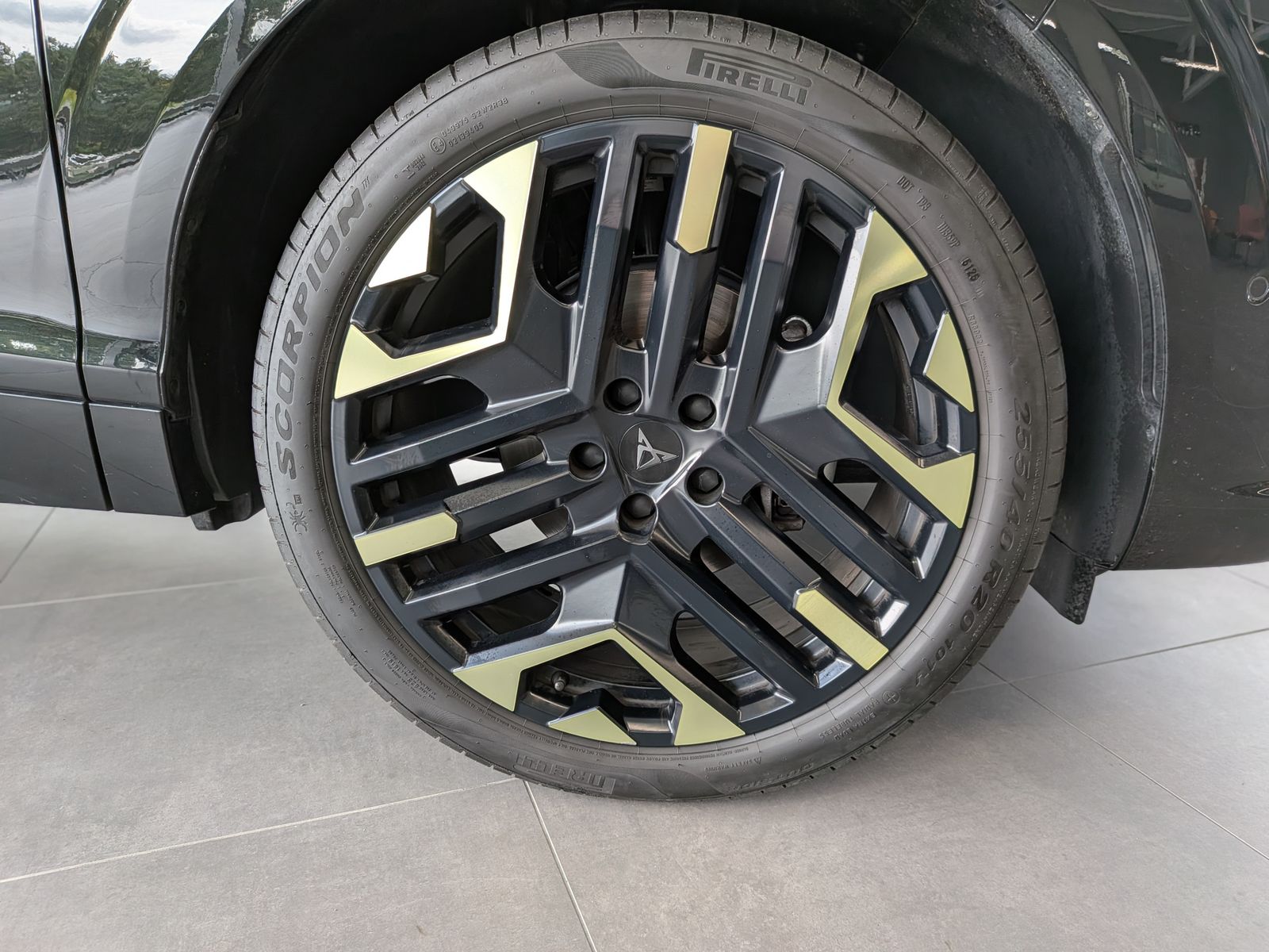 Fahrzeugabbildung CUPRA Terramar 1.5 eTSI Tribe Sennh Matrix HUD AHK 20