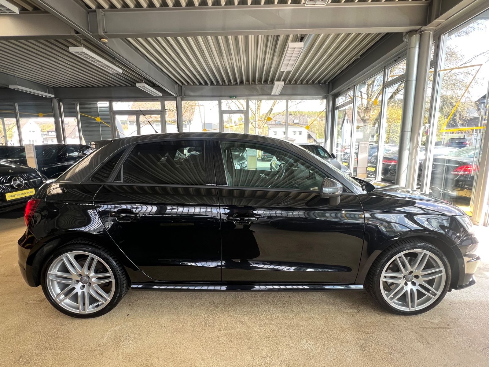 Fahrzeugabbildung Audi S1 Sportback 2.0 TFSI quattro *BI-COLOUR*