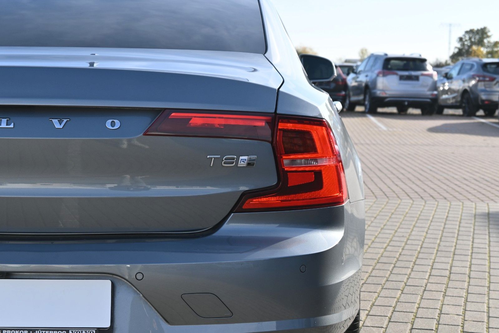 Fahrzeugabbildung Volvo S90 Lim.R-Design Plug-In Hyb. AWD*B&W*LUFT*MASS*