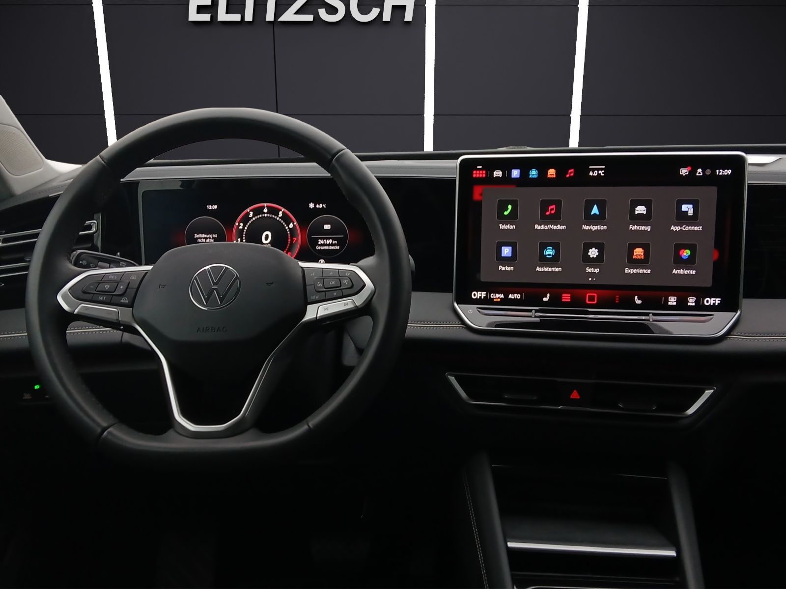 Fahrzeugabbildung Volkswagen Tiguan eTSI Elegance DSG Matrix AHK Navi AID ACC