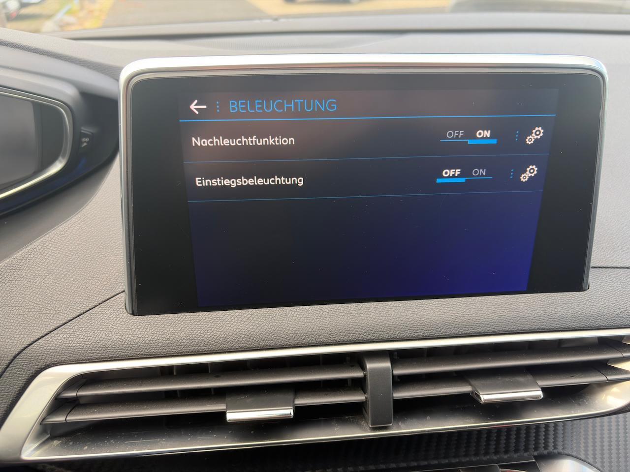 Peugeot 3008 1.2 12V e-THP / Allwetter Reifen