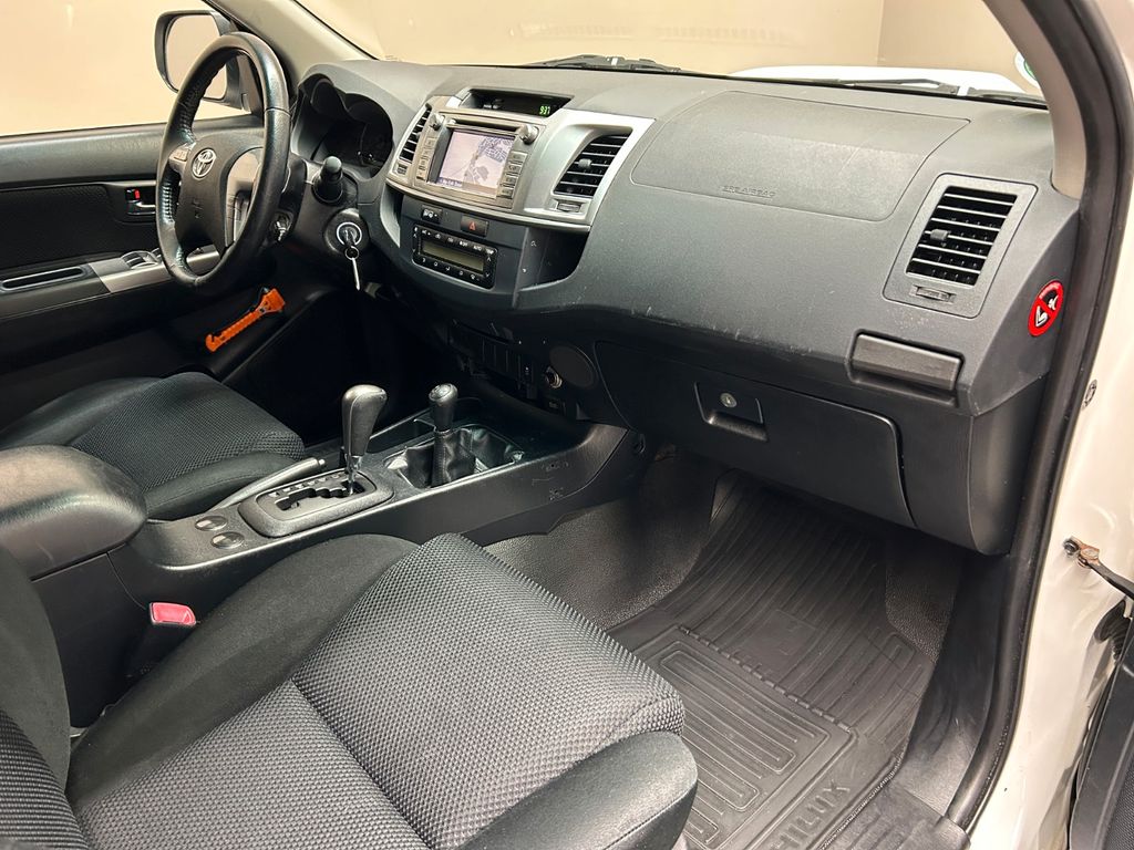 Toyota Hilux Double Cab 3.0 d 4x4 *AHK*DACHTRÄGER*NAVI*