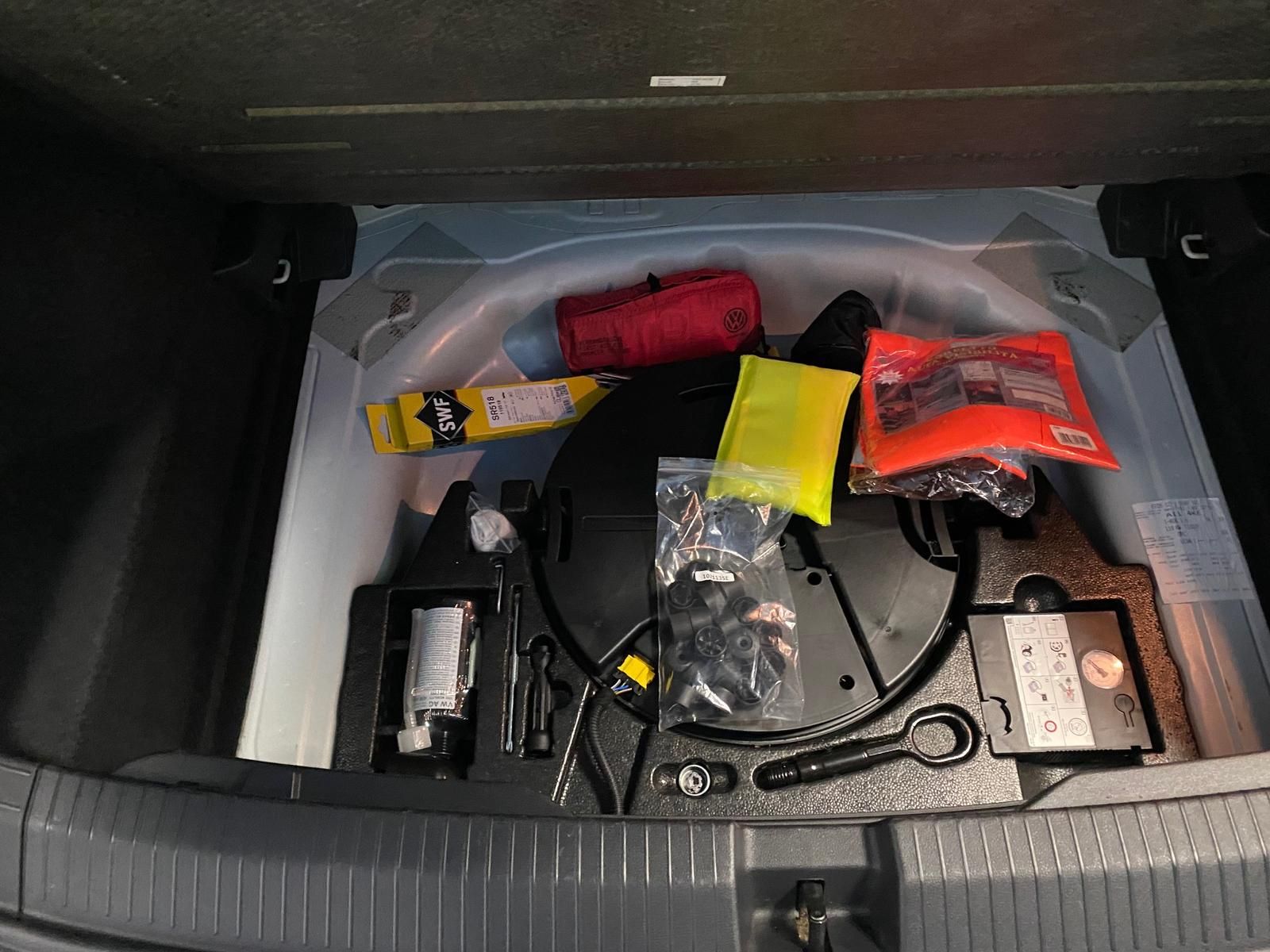 Fahrzeugabbildung Volkswagen T-Roc 1.5 TSI DSG SPORT R-LINE+ACC+AHK+ALLWETTER
