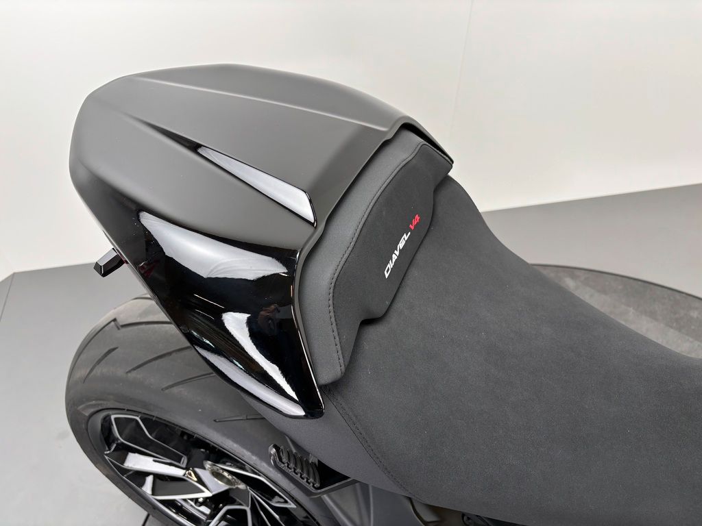 Fahrzeugabbildung Ducati DIAVEL V4 *SEITL. KENNZEICHENHALTER *NEUWERTIG