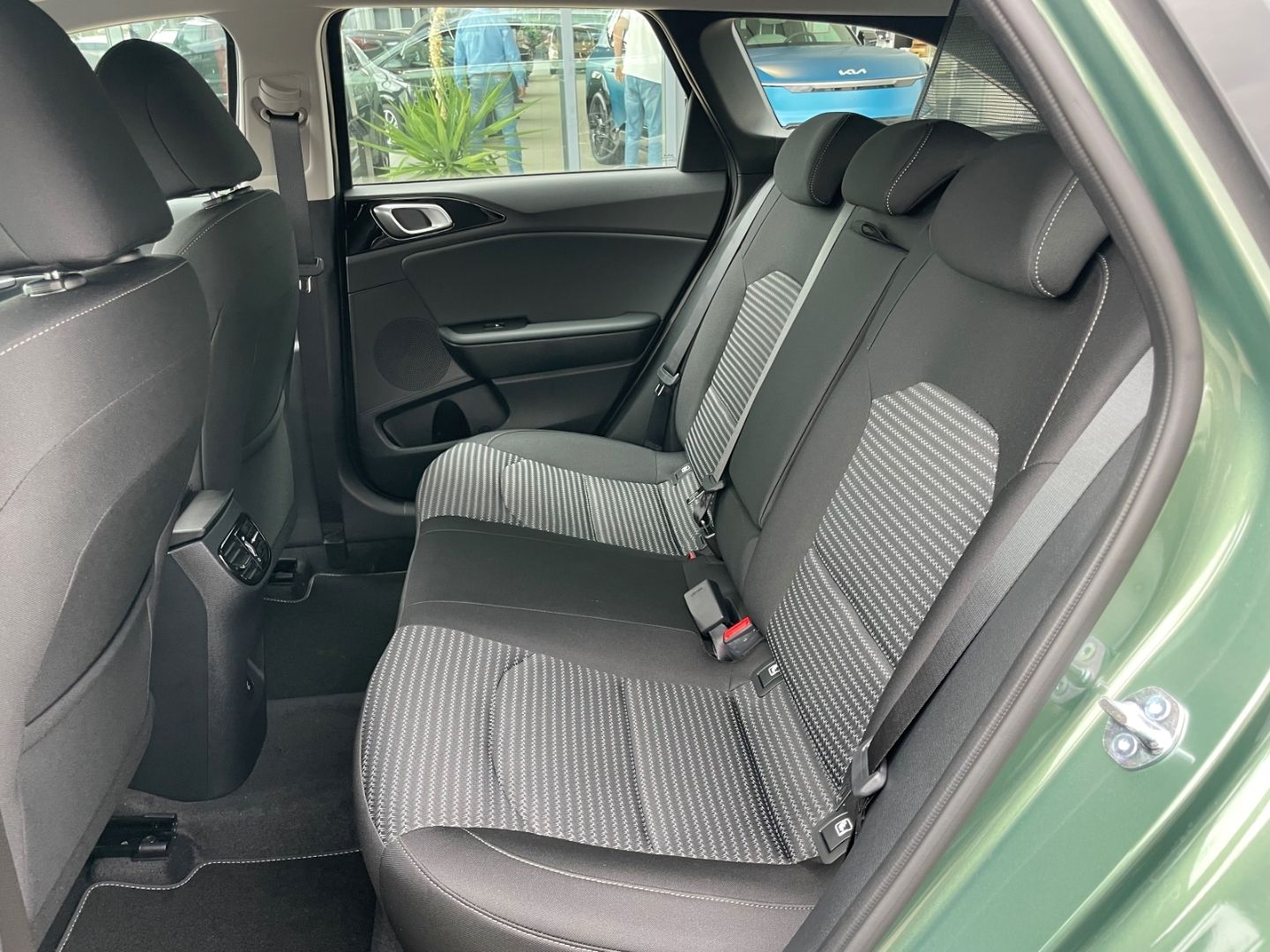 Fahrzeugabbildung Kia Ceed_sw Spirit TotWinkAss Kamera SHZ vo/hi LED