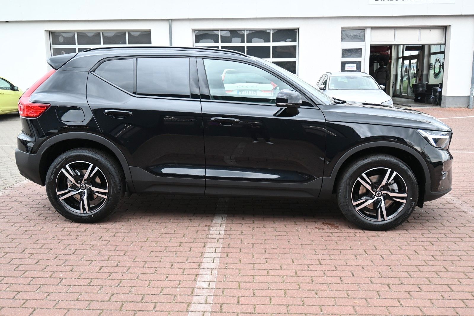 Fahrzeugabbildung Volvo XC40 B4 DKG Plus Dark*RFK*H&K*FSHZG*ACC*Google