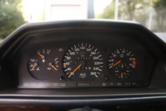 Fahrzeugabbildung Mercedes-Benz E 500 Limited *Oak Green / MB Classic / one-off*