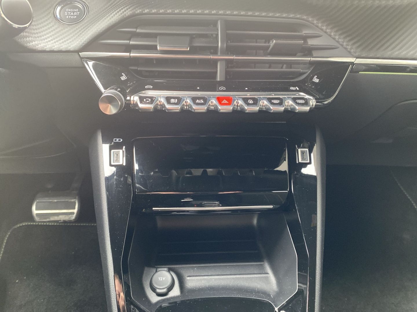 Fahrzeugabbildung Peugeot 2008 Hybrid 136 GT Navigation ACC Rückfahrk. DAB