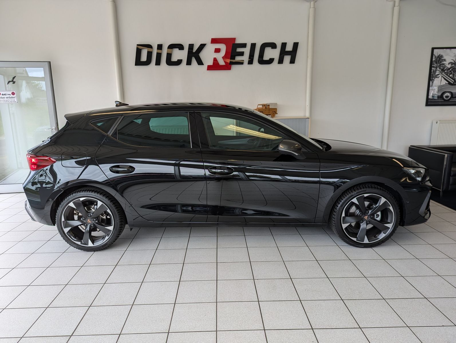 CUPRA Leon 1.5 eTSI Dynamic Edge-Paket Assist-XL Memor - Image 8