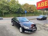 Volkswagen Passat 1.6 TDI Comfortline BMT KLIMA PDC SHZ BC - Volkswagen Passat aus 2013