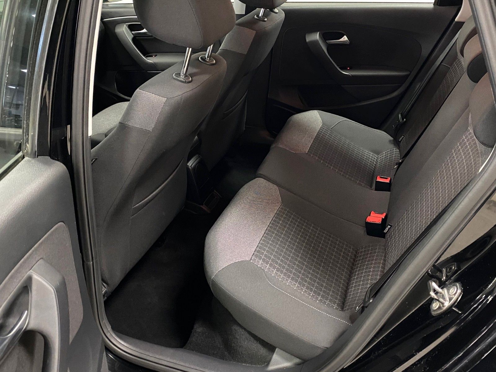 Fahrzeugabbildung Volkswagen Polo 1.2 TSI BMT Comfortline+Einparkhilfe+15"ALU