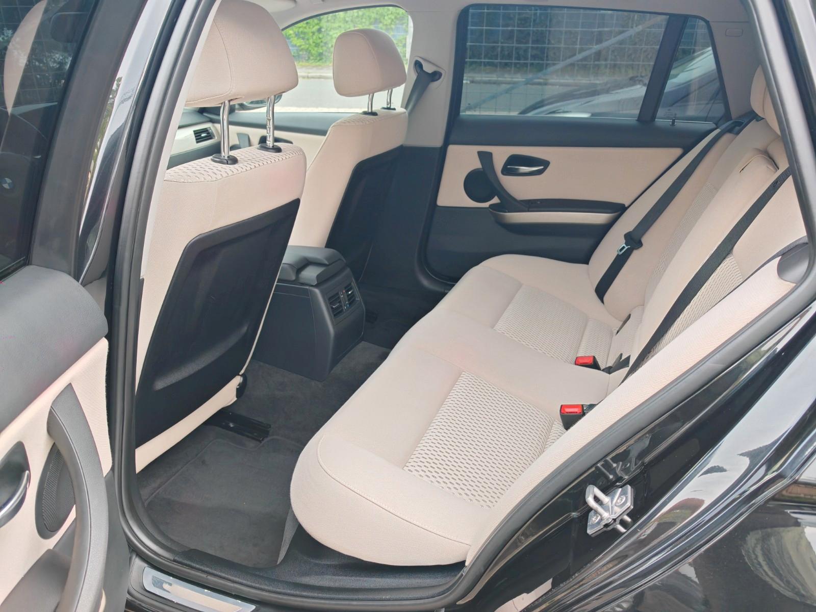 BMW 318 2011 — photo 21