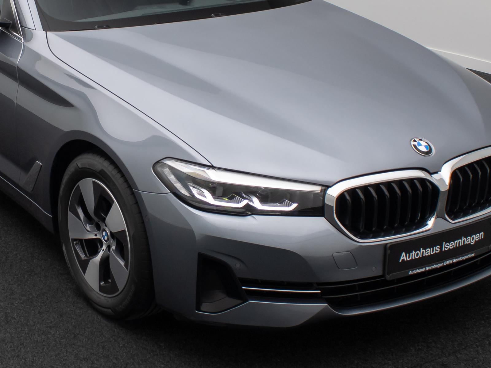 BMW 520d Kamera HUD Alarm Panorama DAB Leder Sport