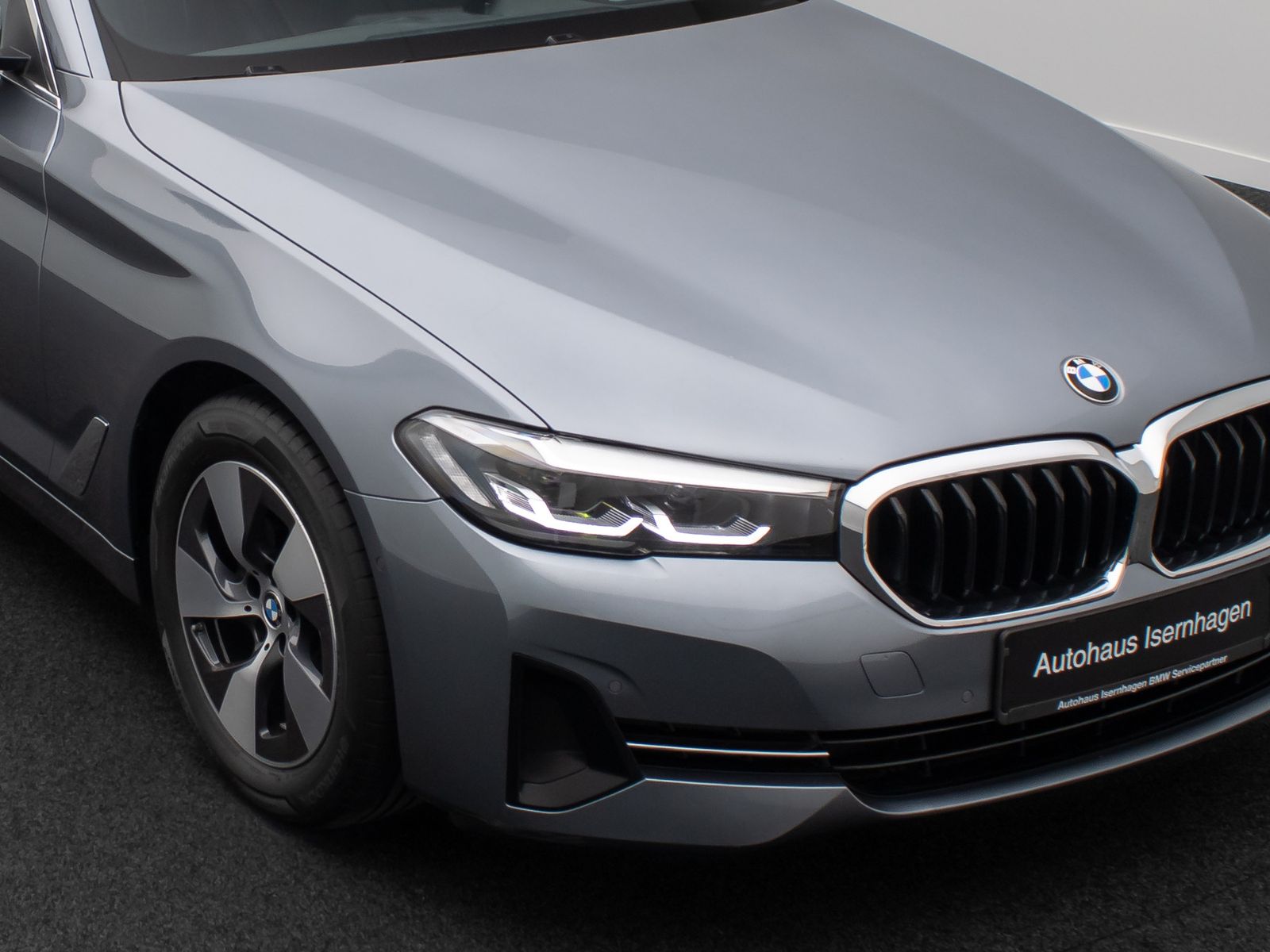 Fahrzeugabbildung BMW 520d Kamera HUD Alarm Panorama DAB Leder Sport