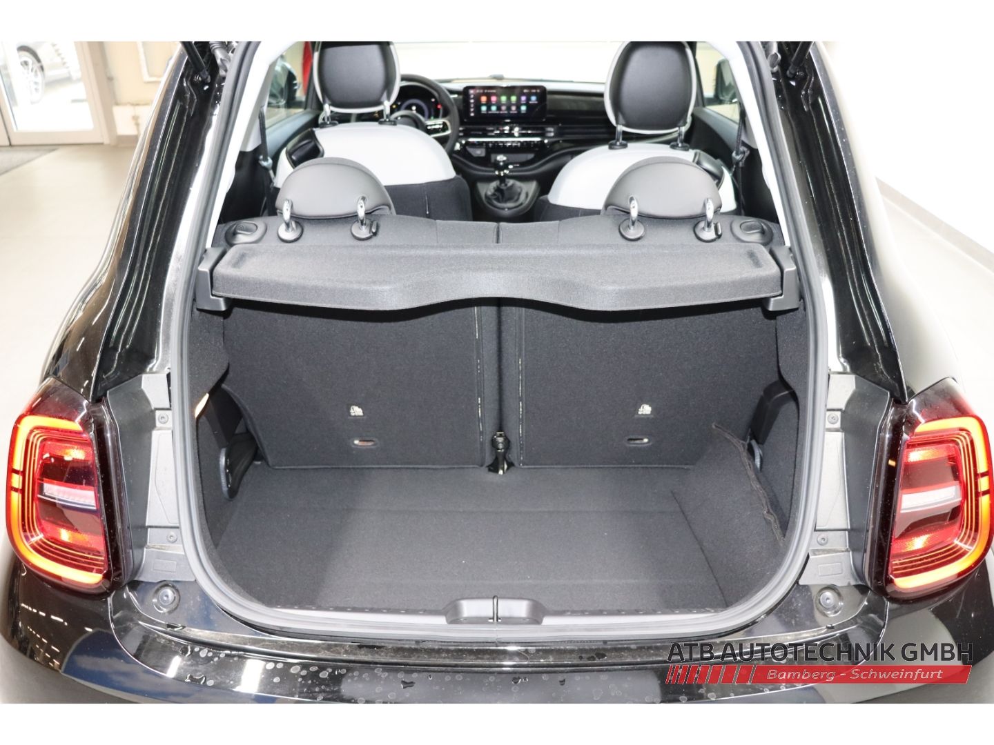 Fahrzeugabbildung Fiat 500 ICON + Komfortpaket Hybrid 1.0l PDC Rückfahr