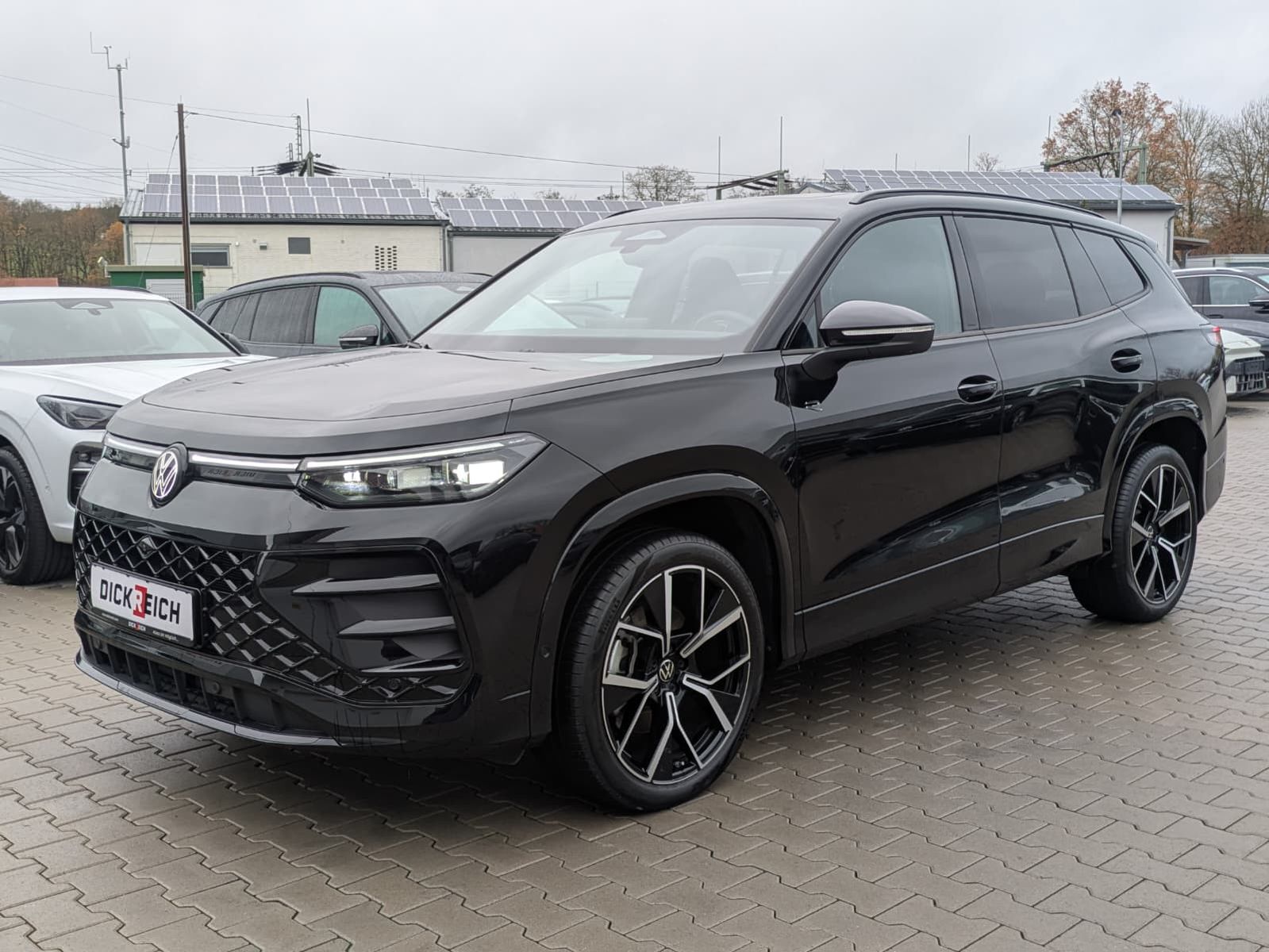 Fahrzeugabbildung Volkswagen Tayron 2.0 TDI 4M R-Line BLACK*7Si*MATRIX*PANO