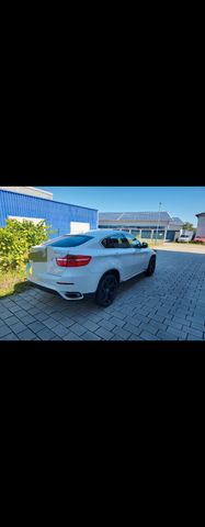 BMW X6 xDrive50i -