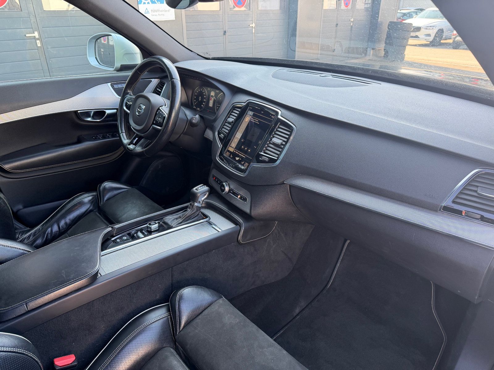 Fahrzeugabbildung Volvo XC90 D5 R Design AWD*LUFT*PANO*STHZ*7Si*MIETKAUF