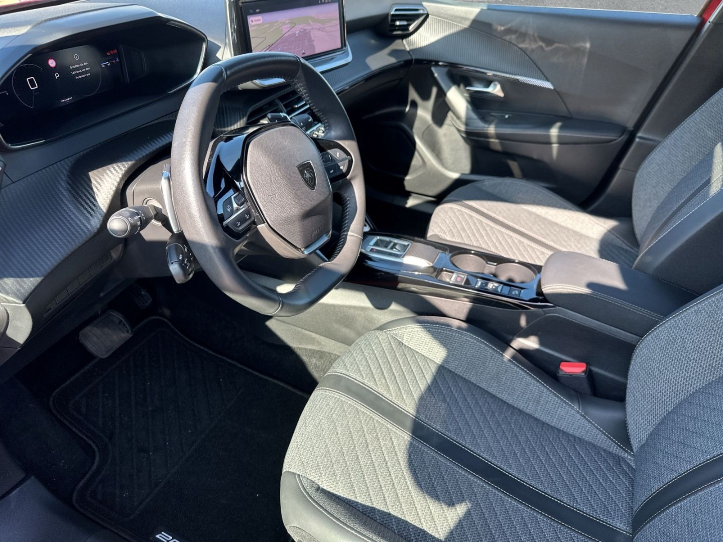 Fahrzeugabbildung Peugeot 2008 Allure LED Apple CarPlay Android Auto Klima