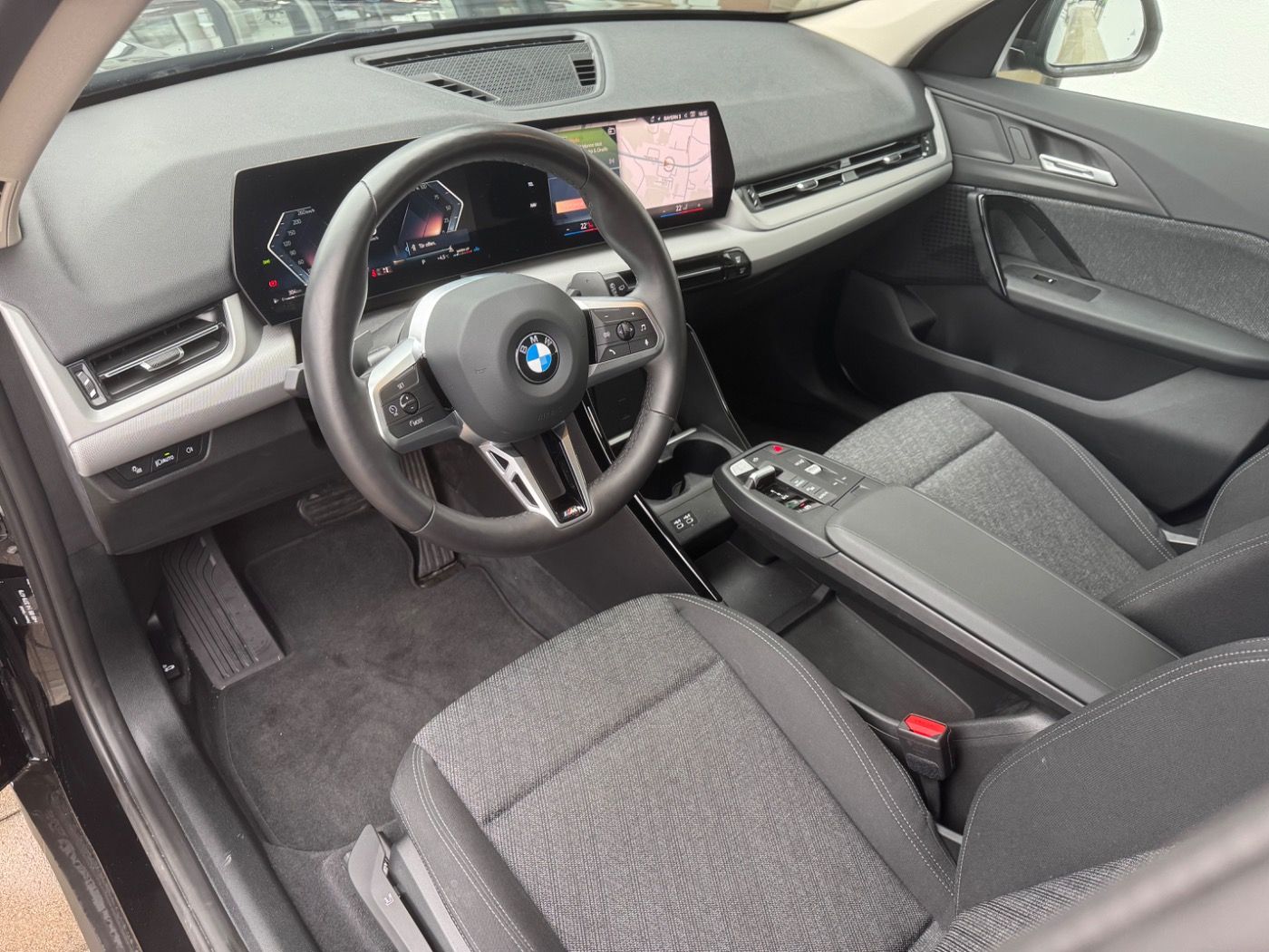 Fahrzeugabbildung BMW X1 sDrive18i AHK/AdaptLED/KomfZug/RFK/DrivAssi