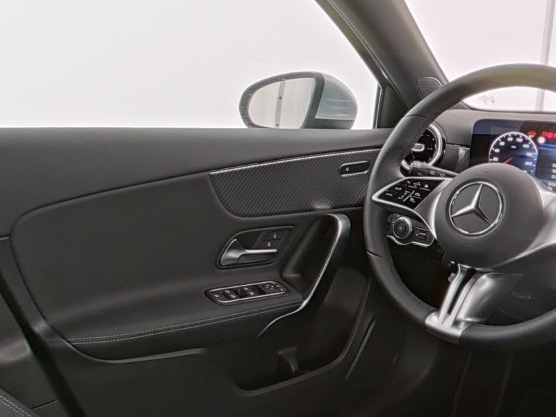 Fahrzeugabbildung Mercedes-Benz A 180 Progressive *LED*Kamera*CarPlay*SHZ*MBUX*