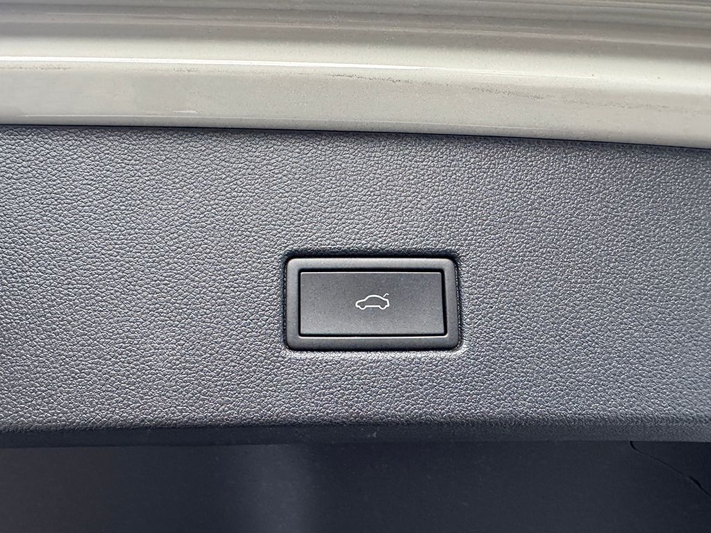 T-Roc 1.5 TSI DSG R-LINE *AHK*NAVI*KEYLESS*