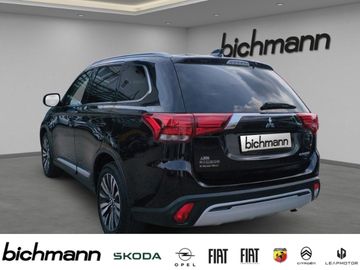 Mitsubishi Outlander - 4