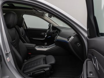 Fahrzeugabbildung BMW 320d xDLuxury Line DAB HiFi PDC Stop&Go Komfort