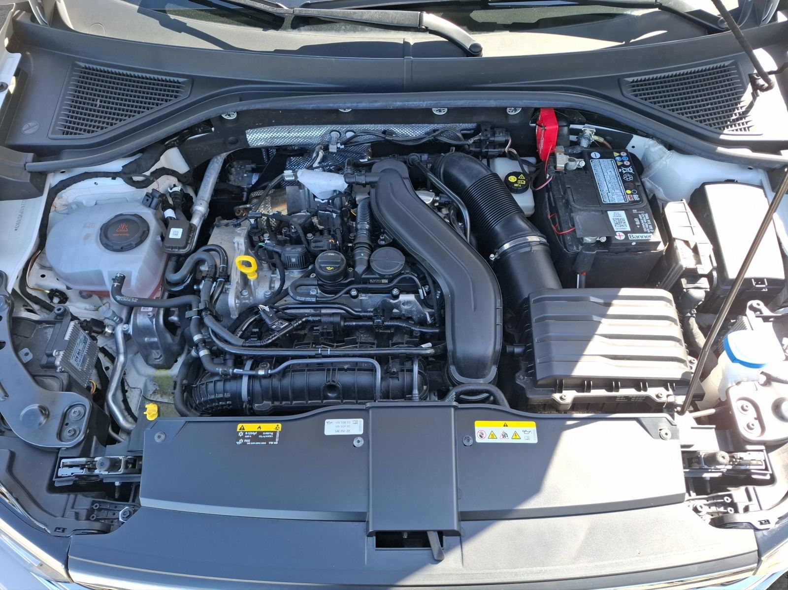 Fahrzeugabbildung Volkswagen T-Roc TSI R-Line Matrix Navi AID Park-Assist SH