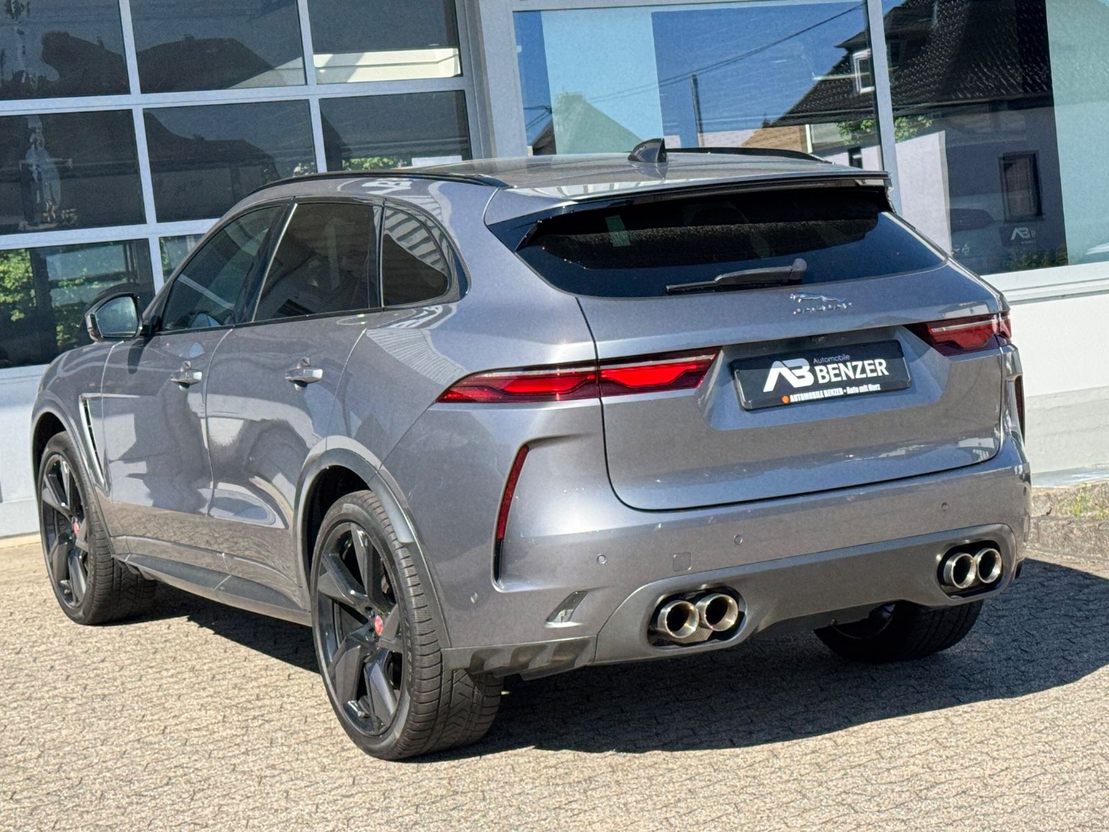 Fahrzeugabbildung Jaguar F-PACE SVR /PANO/MERIDIAN/360°KAM/HUD/AMBIENTE