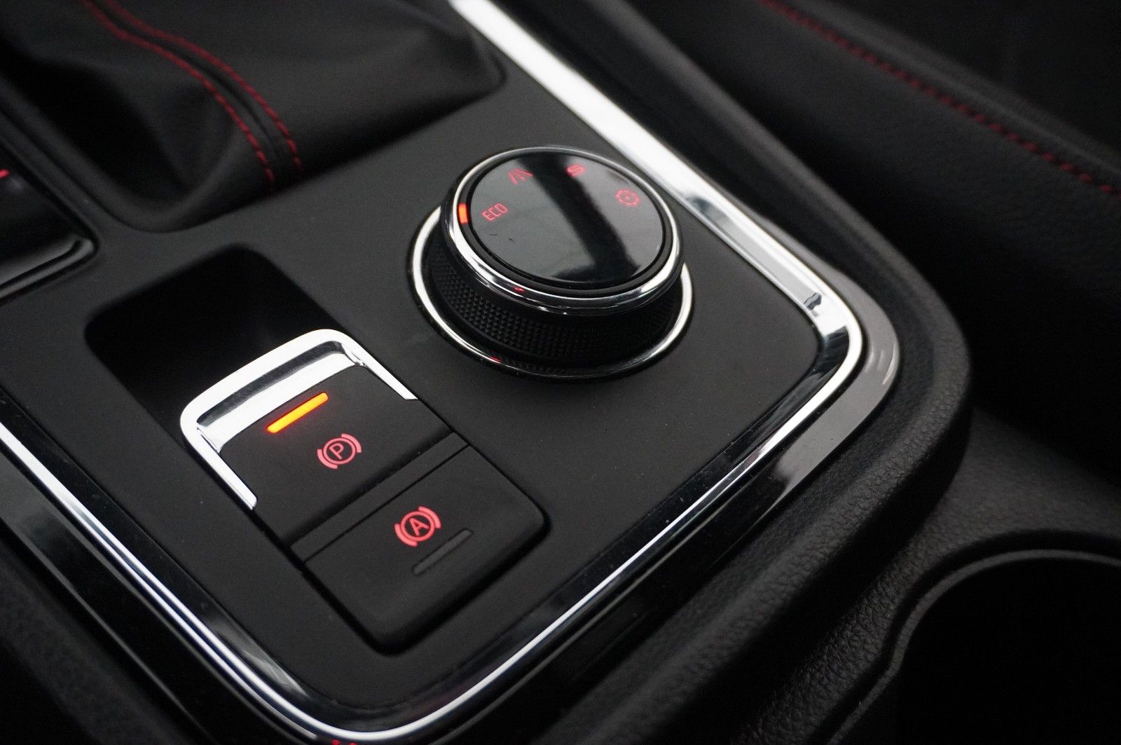 Fahrzeugabbildung SEAT Ateca .1.5 TSI FR SPORT DSG NAVI/LED/KAMERA/AHK