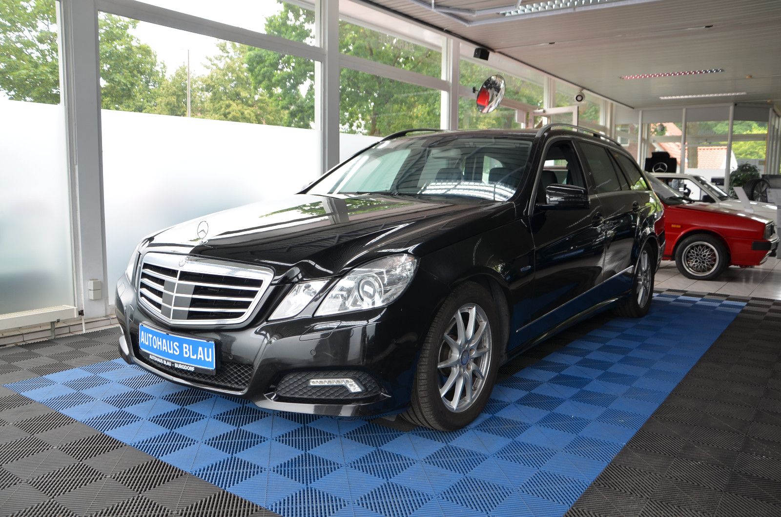 Mercedes-Benz E 350 CDI AVANTGARDE*AUTOMATIK*LEDER*AHK*