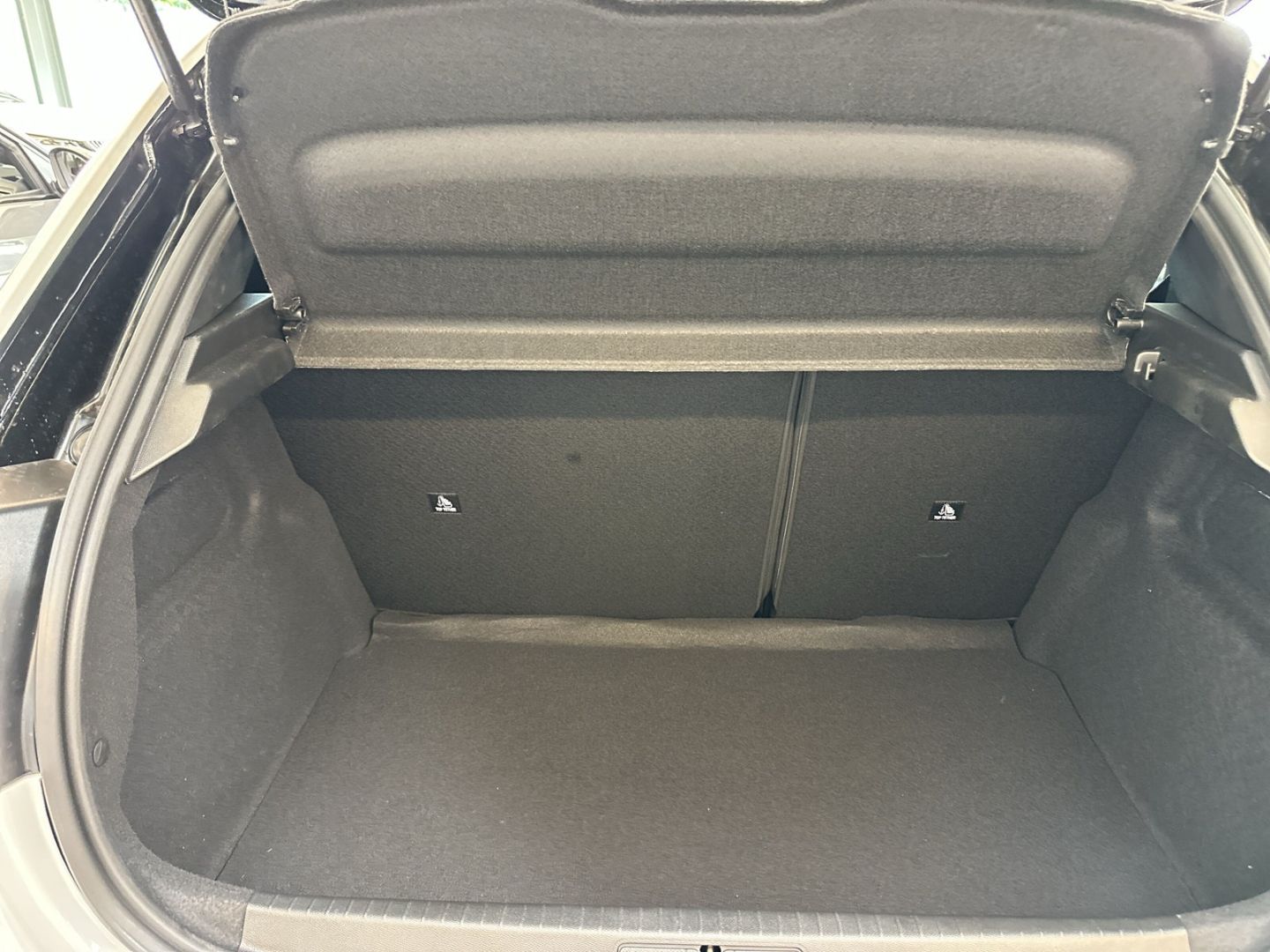 Fahrzeugabbildung Peugeot 208 GT Hybrid 110 e-DSC6 Navi ACC  CarPlay SHZ.