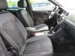 VW Tiguan 2.0 TDI R-Line 4M Matrix Nav Ahk Sport-Pa VW Tiguan 2.0 TDI R-Line 4M Matrix Nav Ahk Sport-Pa