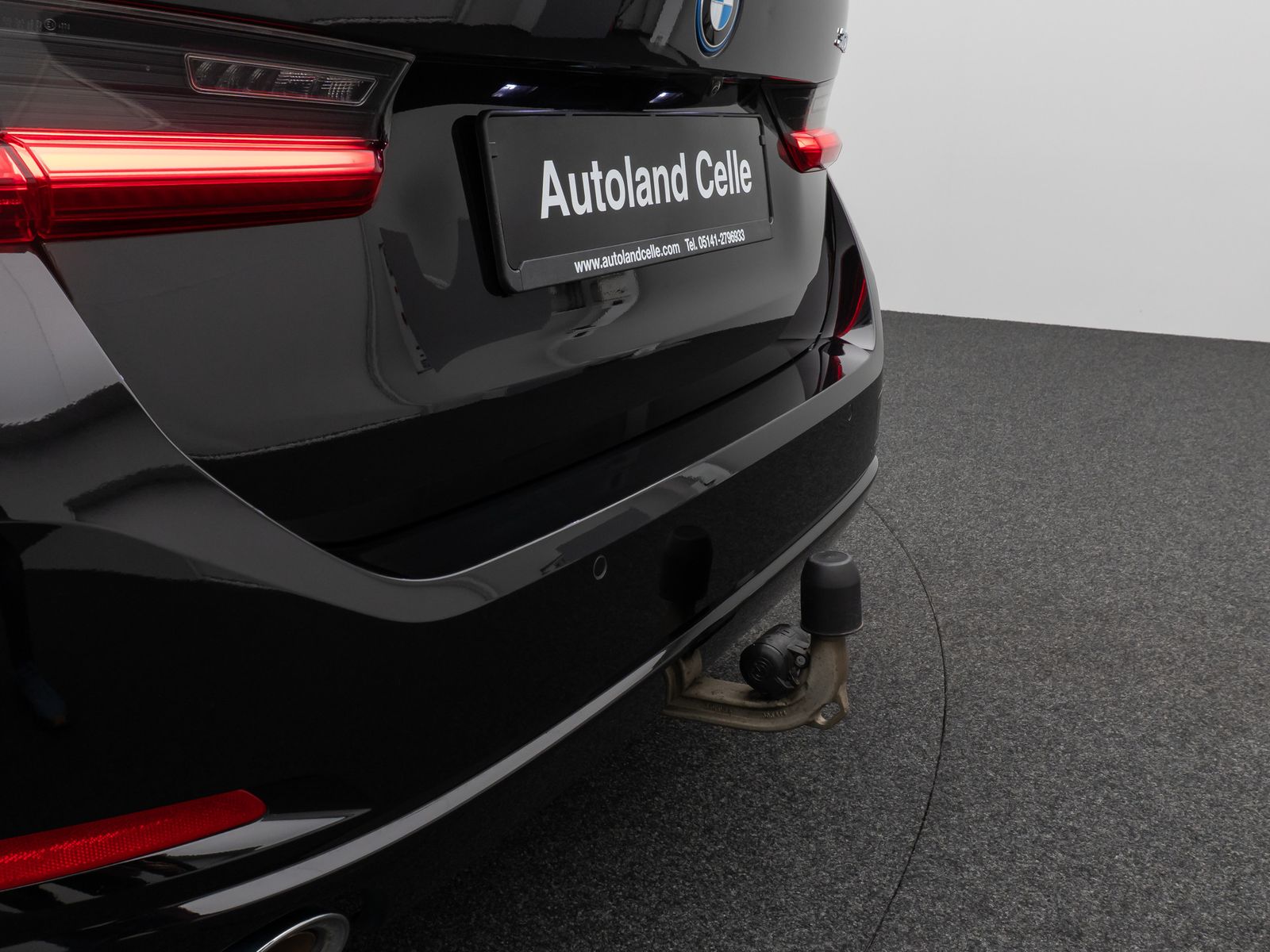 Fahrzeugabbildung BMW 320e Kamera HUD DAB H/K AHK Stop&Go Sport LED