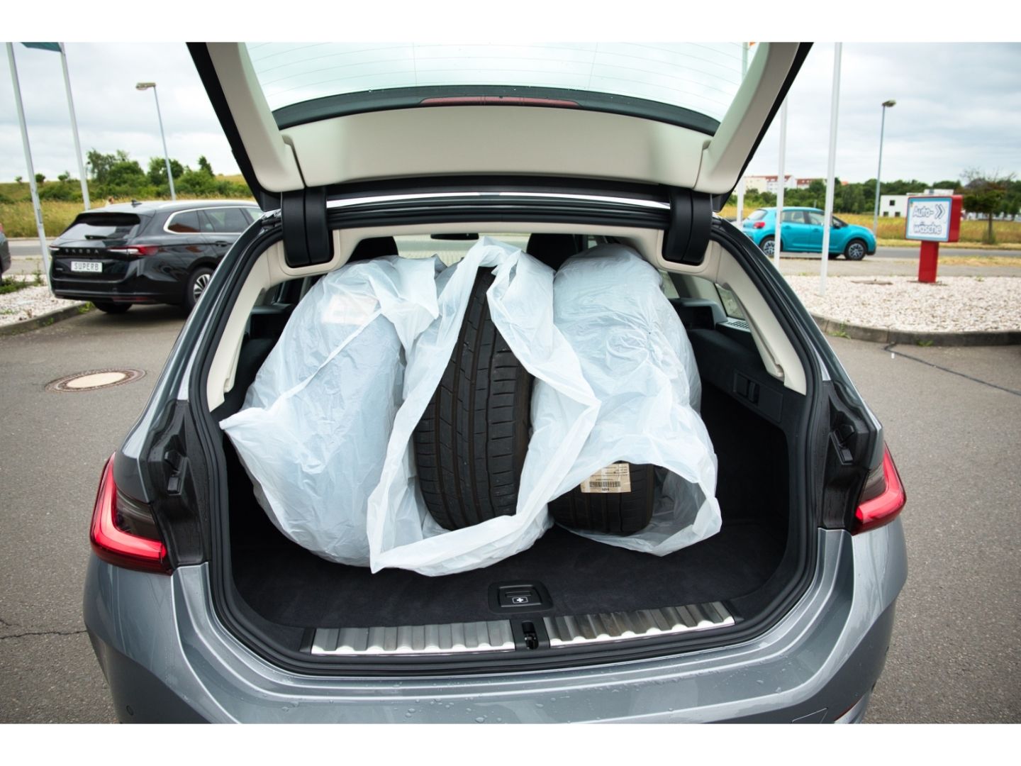 BMW 320 d xDrive Touring Navi LED SHz Apple CP foto 11
