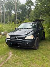 Mercedes-Benz Mercedes ML 55 AMG V8 - Mercedes-Benz ML 55 AMG mit Benzin-Antrieb: Automatik
