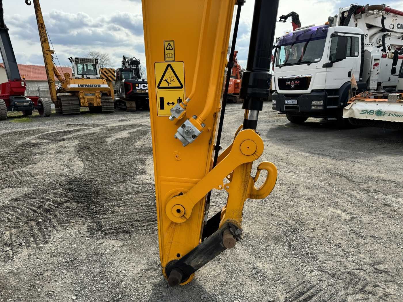 Fahrzeugabbildung JCB 220X LC / DEMO / nur 70h / 2022 / X-Line PRO