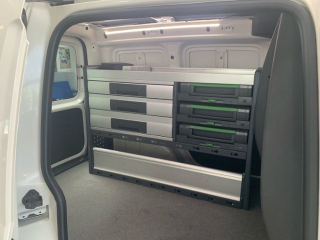 Fahrzeugabbildung Volkswagen Caddy Kasten Kurz 2.0 TDI KLIMA RADIO PDC REGALS