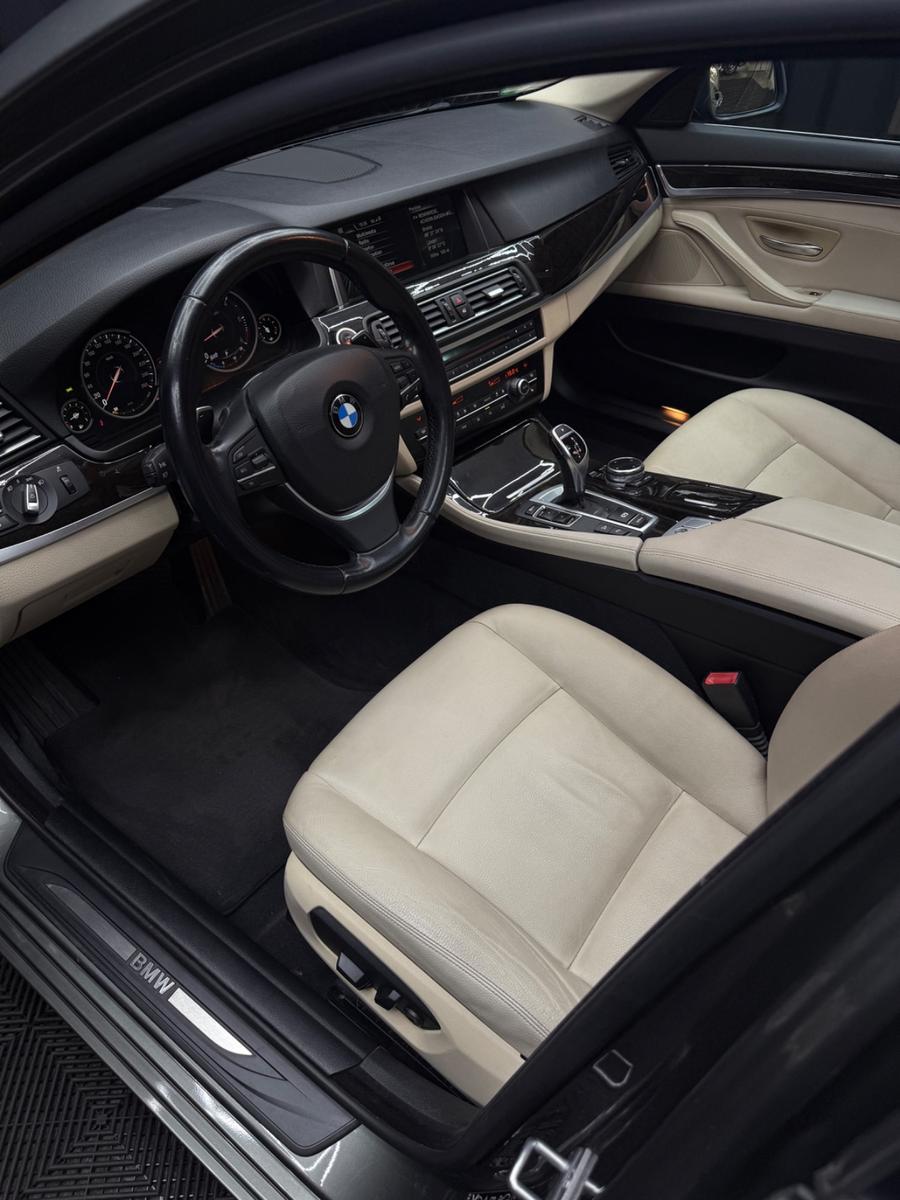 BMW 530D XDRIVE 258ch - TOIT PANORAMIQUE - CUIR DAKOTA - SIÈGES CHAUFFANTS - GPS PROFESSIONAL - SUSPENSION PNEUMATIQUE