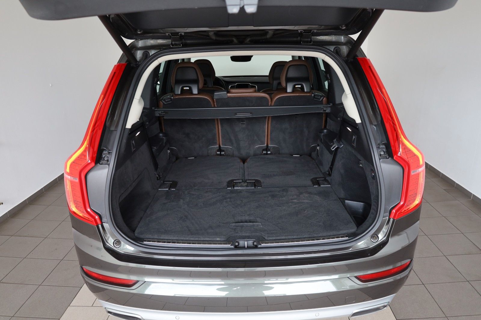 Fahrzeugabbildung Volvo XC90 Momentum Pro AWD 7Si,Leder,Navi,LED,ACC,AHK