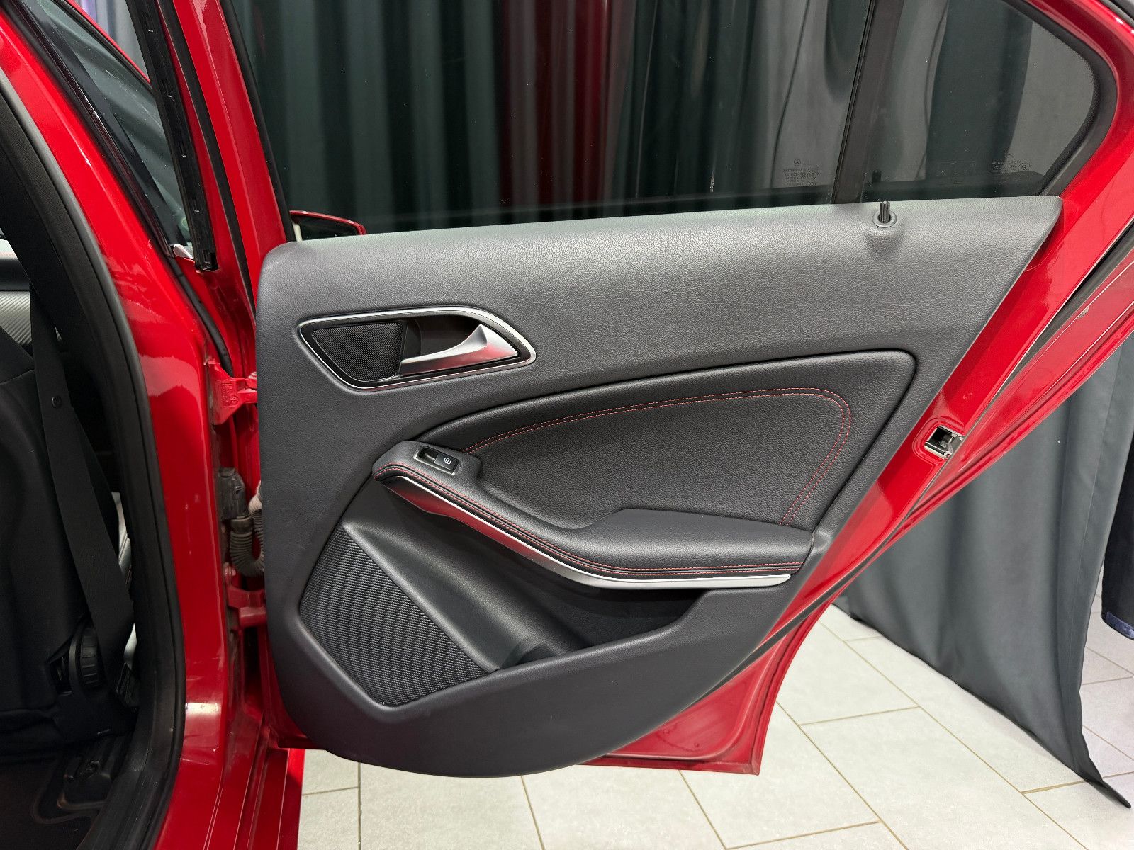 Fahrzeugabbildung Mercedes-Benz A 250 4Matic AMG-LINE|PANORAMA|7G AUTOMATIK|