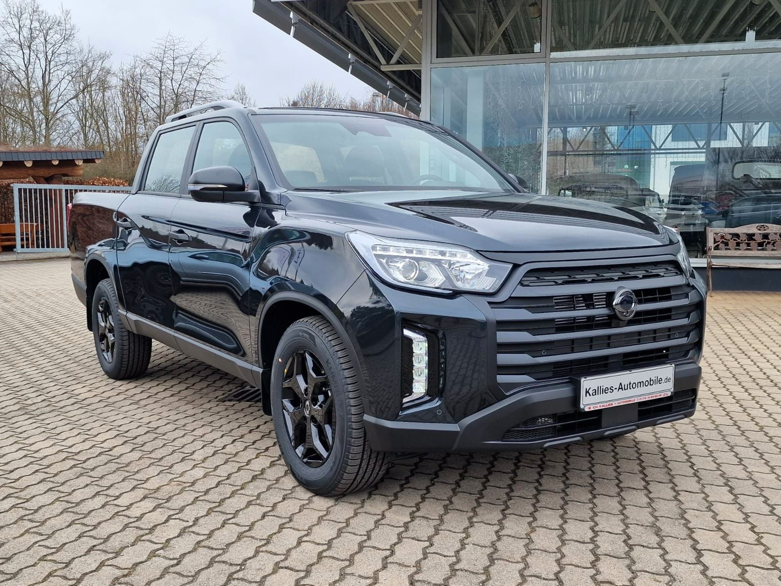 Fahrzeugabbildung Ssangyong Musso Grand 2.2d AT 4x4 BLACK XENON+SD+HARDTOP