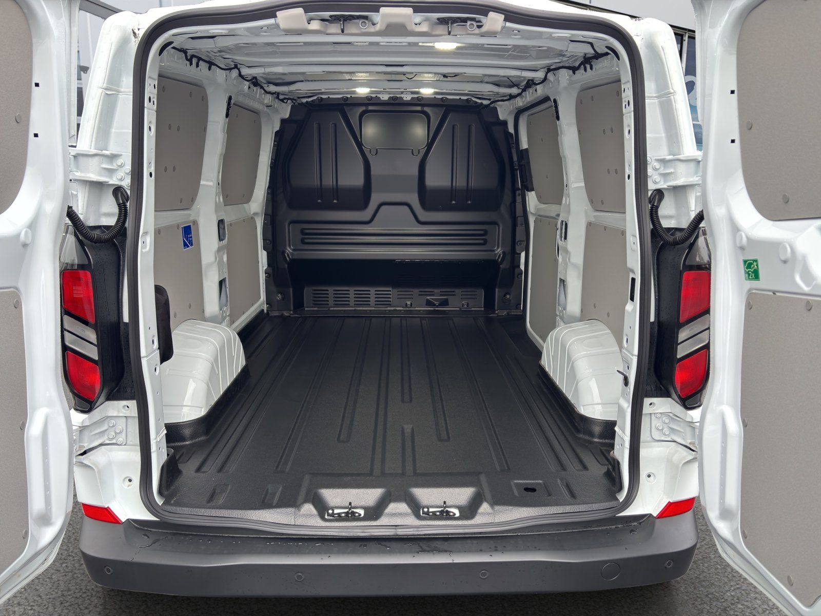 Fahrzeugabbildung Ford Transit Custom 320 L1 Trend Multicab FWD Plug-i