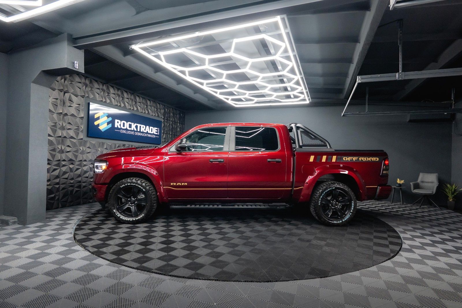 Fahrzeugabbildung Dodge RAM 5.7 V8 HEMI 4x4 OFFROAD Night-Paket *LED*19%