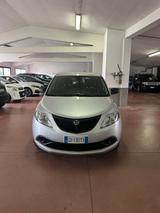Lancia Ypsilon 1.0 FireFly 5 porte S&S Hybrid Ec - Lancia Ypsilon mit Hybrid-Antrieb