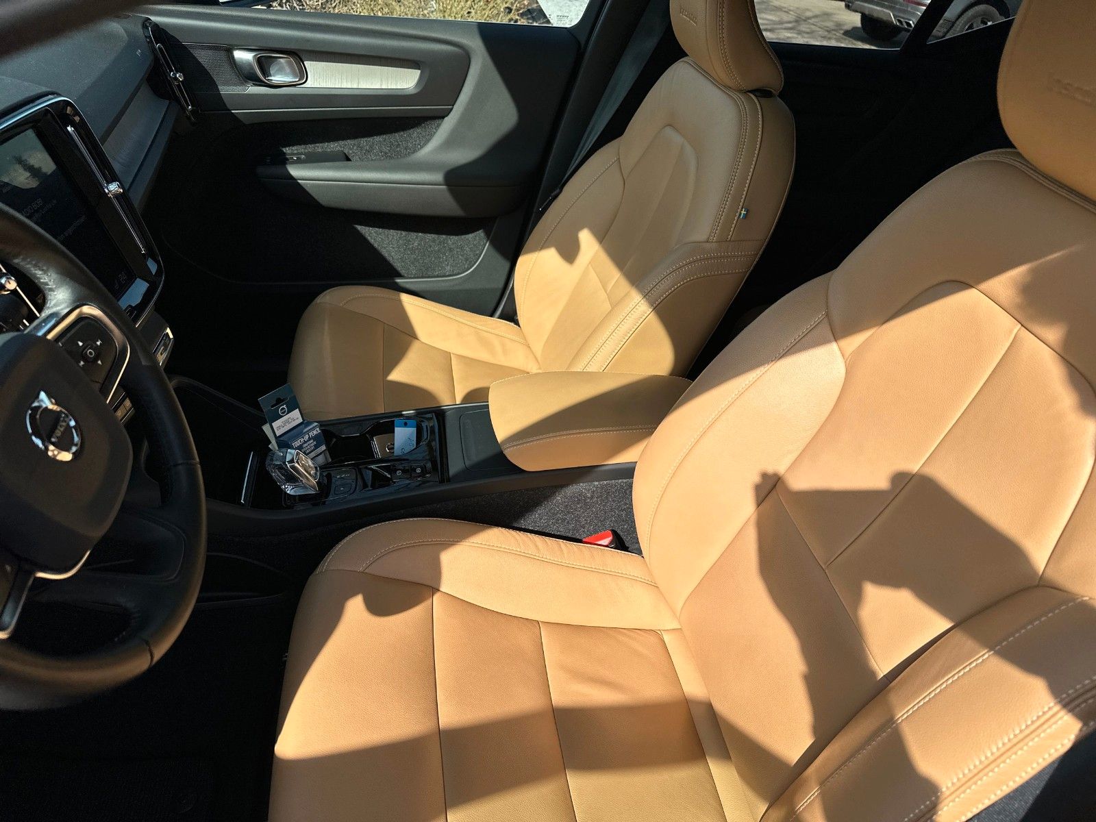 Fahrzeugabbildung Volvo XC40 Inscription 2WD, AHK, Frontscheibe heizbar