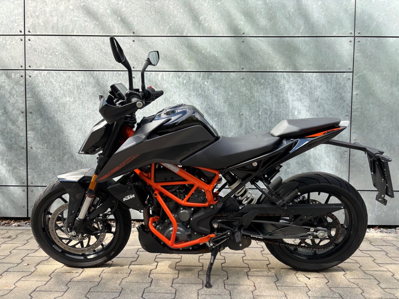 Fahrzeugabbildung KTM 390 Duke mit Tieferlegung 45 mm