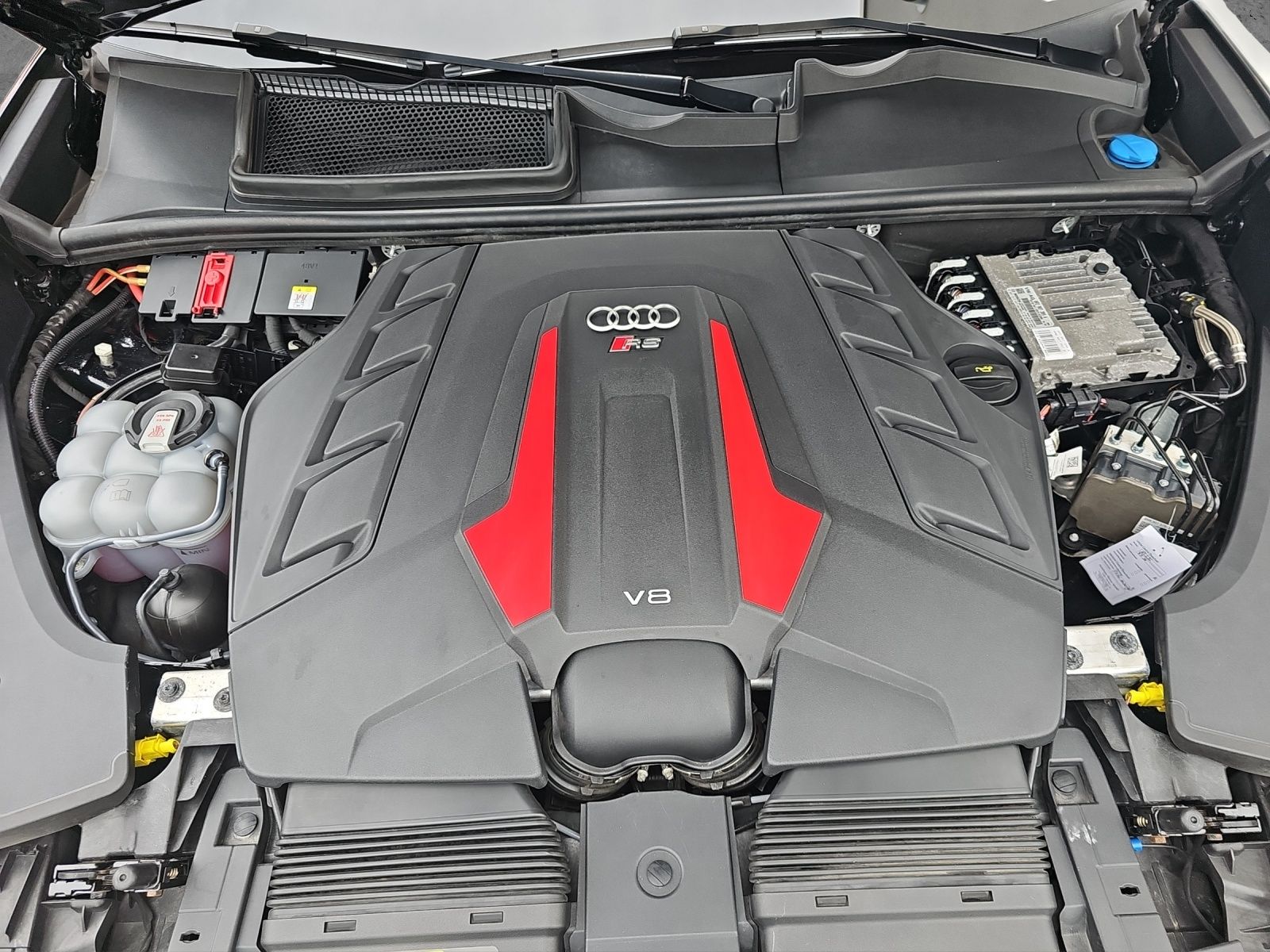 Fahrzeugabbildung Audi RS Q8 SPORT Vmax 280 23"+MATRIX +PANO+KERAMIK