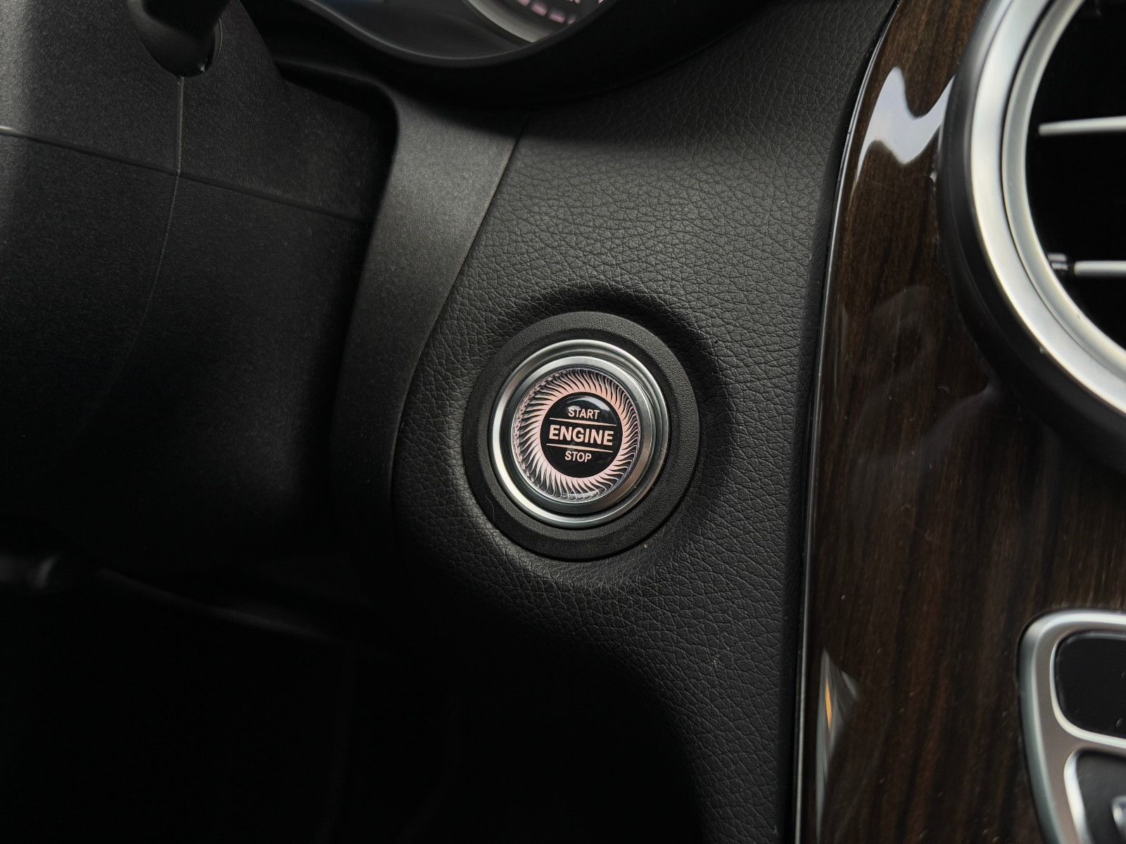 Fahrzeugabbildung Mercedes-Benz C 300de Limo Avantgarde Hybrid 9G DAB GRA Navi